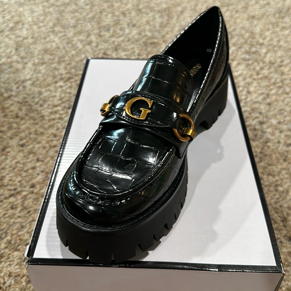 Guess lug loafer